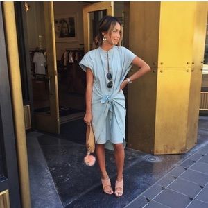 🍓Anthropologie stunningly flattering chambray tie wrap dress